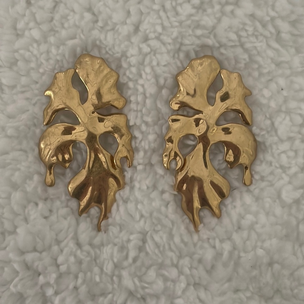 Kendra Scott gold earrings